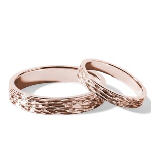 Set snubních prstenů s ručním vrypem v růžovém zlatě KLENOTA